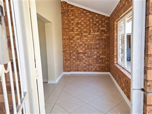 Absolutely beautiful 4 bedroom home For Sale in Amanzimtoti, KwaZulu Natal - P1629293
