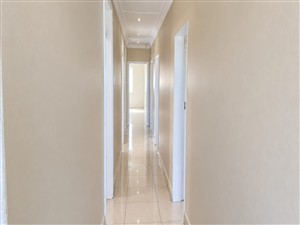 Absolutely beautiful 4 bedroom home For Sale in Amanzimtoti, KwaZulu Natal - P1629293