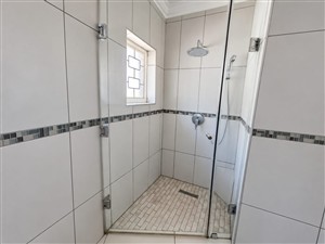 Absolutely beautiful 4 bedroom home For Sale in Amanzimtoti, KwaZulu Natal - P1629293