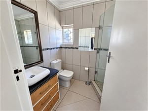 Absolutely beautiful 4 bedroom home For Sale in Amanzimtoti, KwaZulu Natal - P1629293