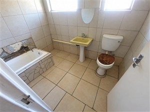 Fixer Upper For Sale in Stilfontein, North West - P1629964