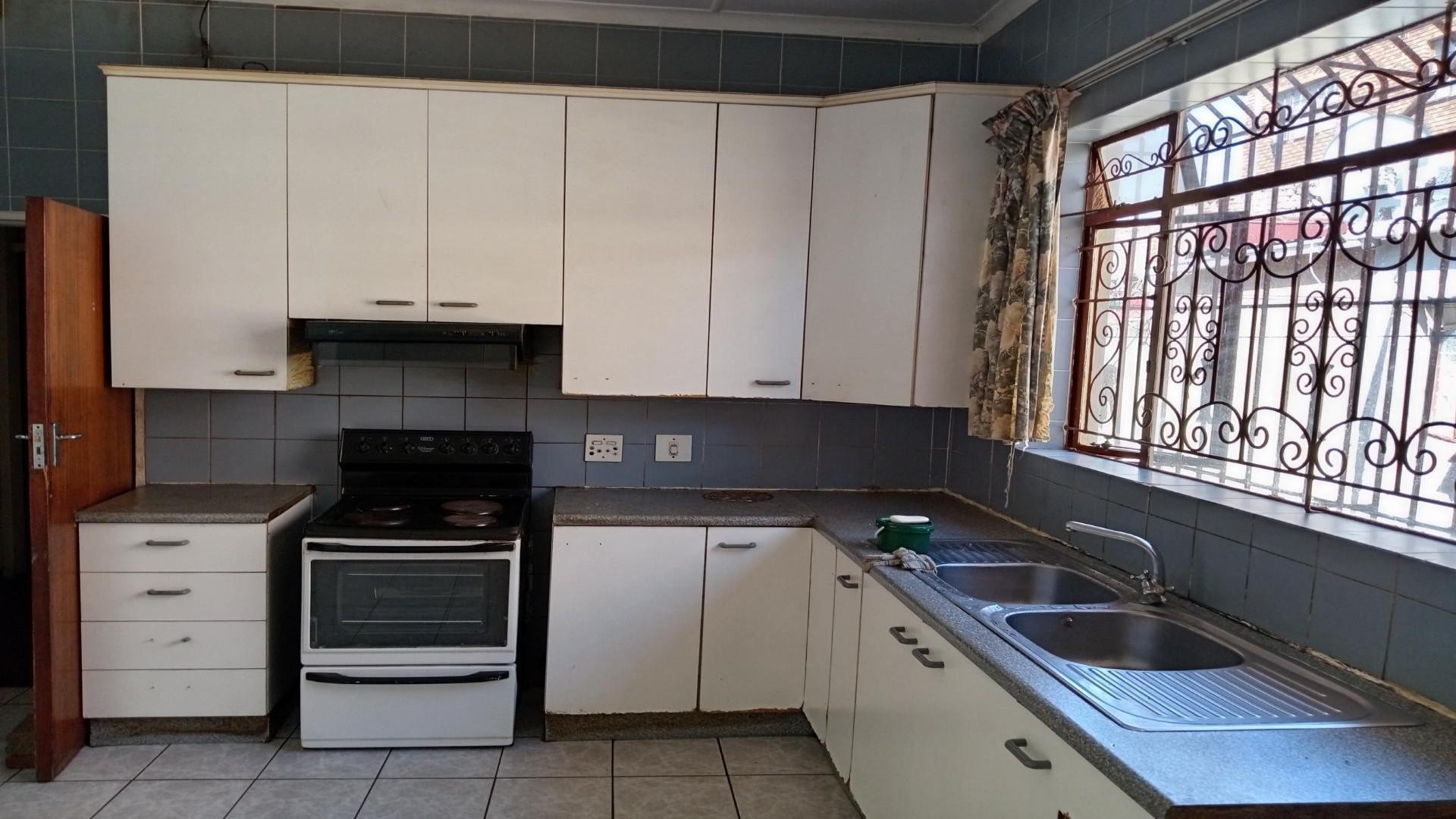 4 Bedroom 1 Bathroom Home for sale in Lorentzville at only R1 200 000...
