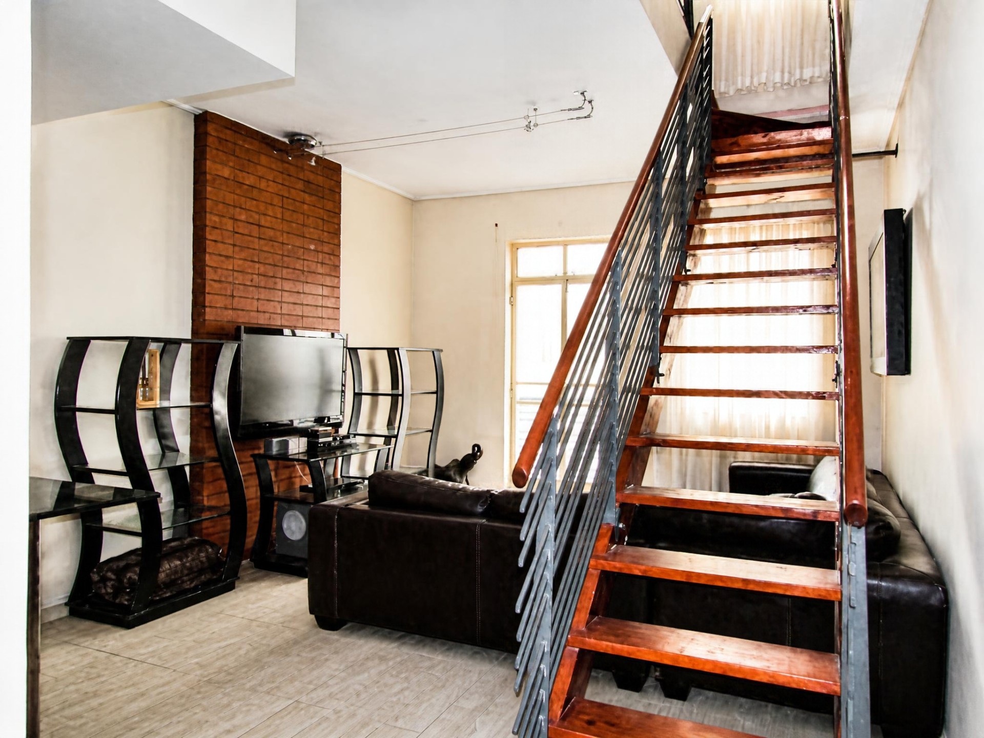 Fully Furnished 1 Bedroom Loft For Sale in Marshalltown