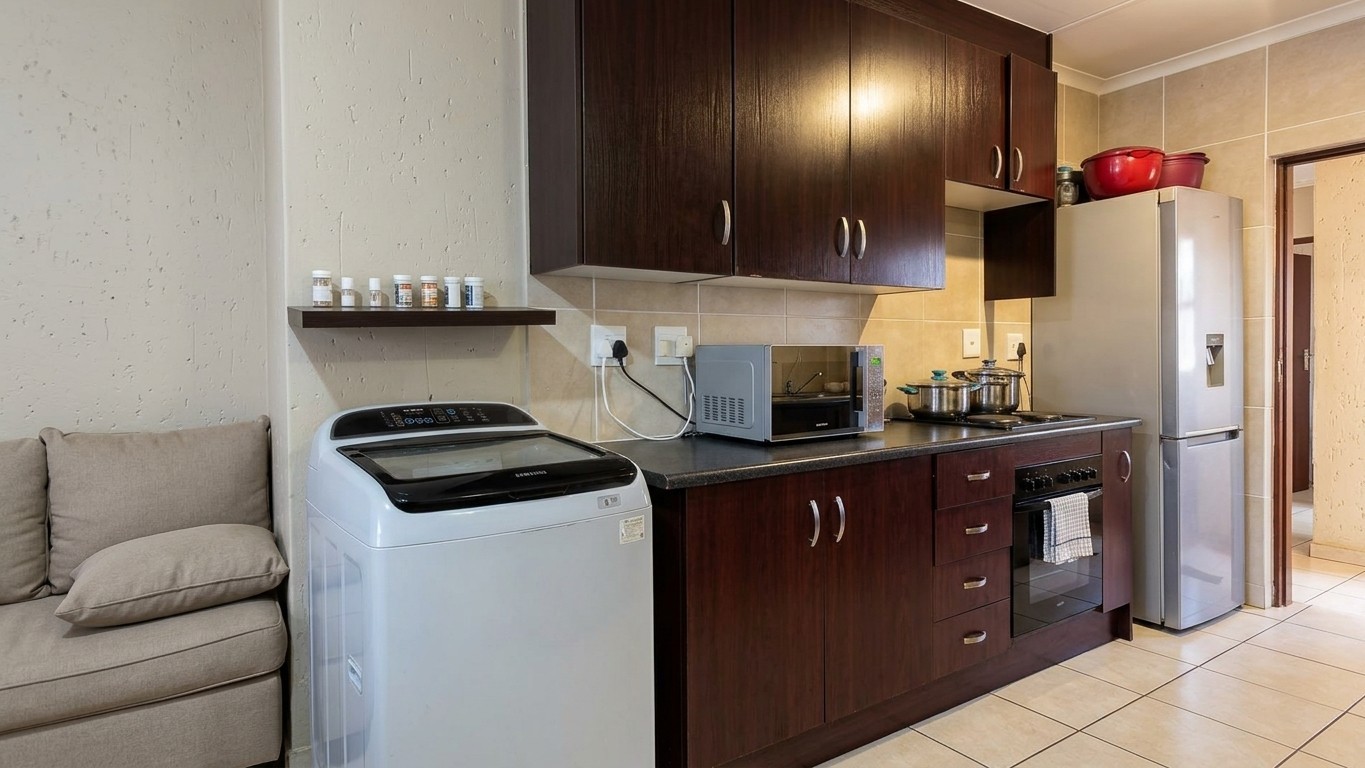 Apartment for sale in Aeroton, Johannesburg, 49 m²