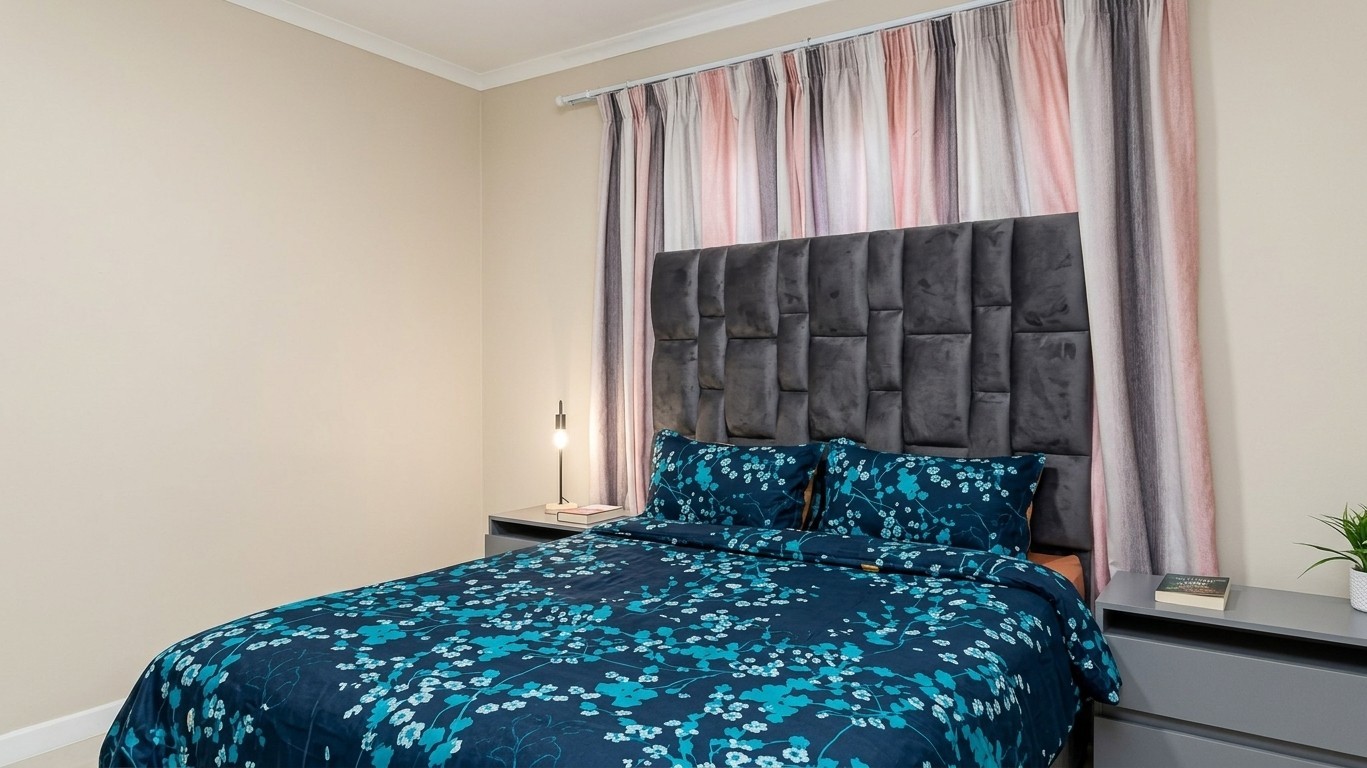 Apartment for sale in Aeroton, Johannesburg, 49 m²