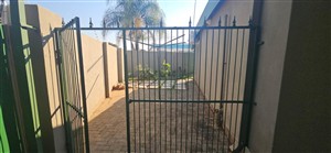 House For Sale in Rhodesdene, Kimberley - P1633094