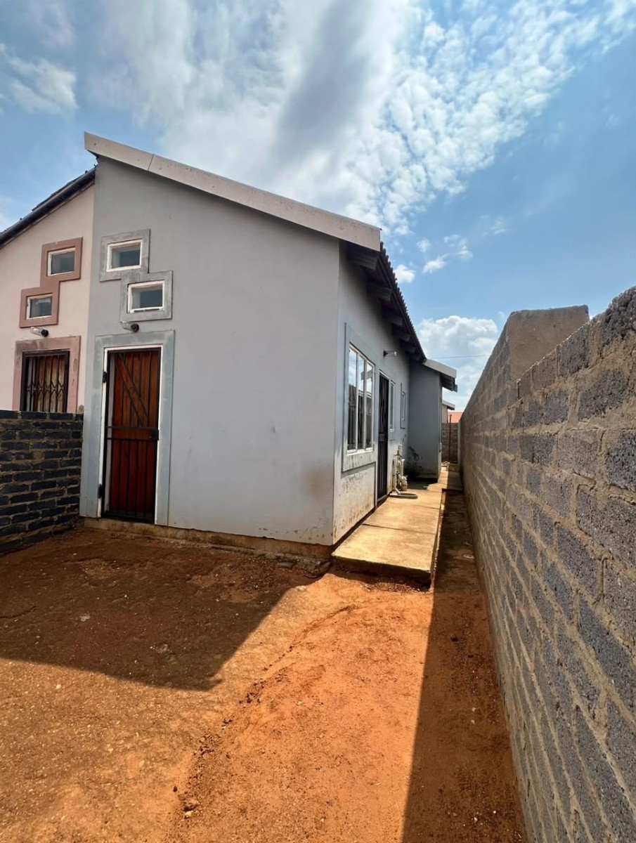 House For Sale in Savanna City Walkerville