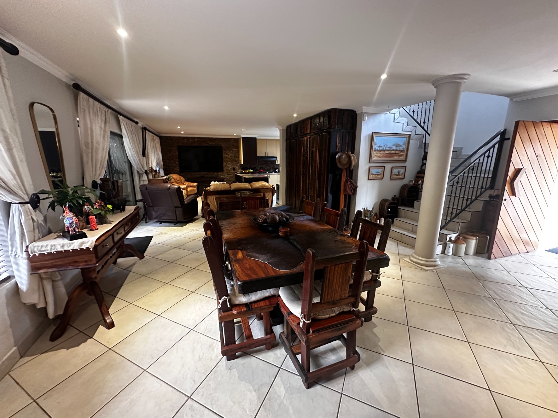 House for sale in Faerie Glen, Pretoria, 241 m²