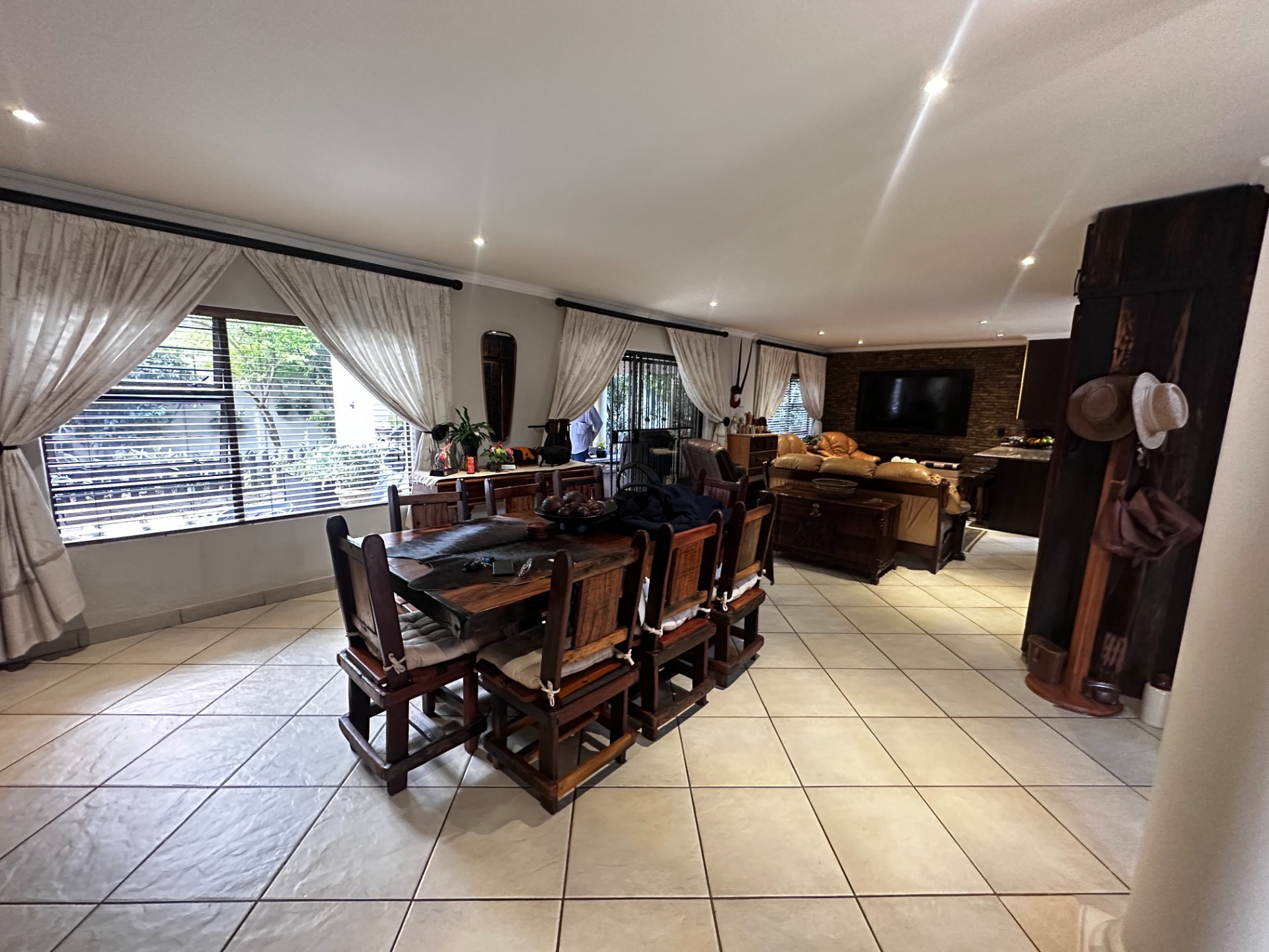 House for sale in Faerie Glen, Pretoria, 241 m²