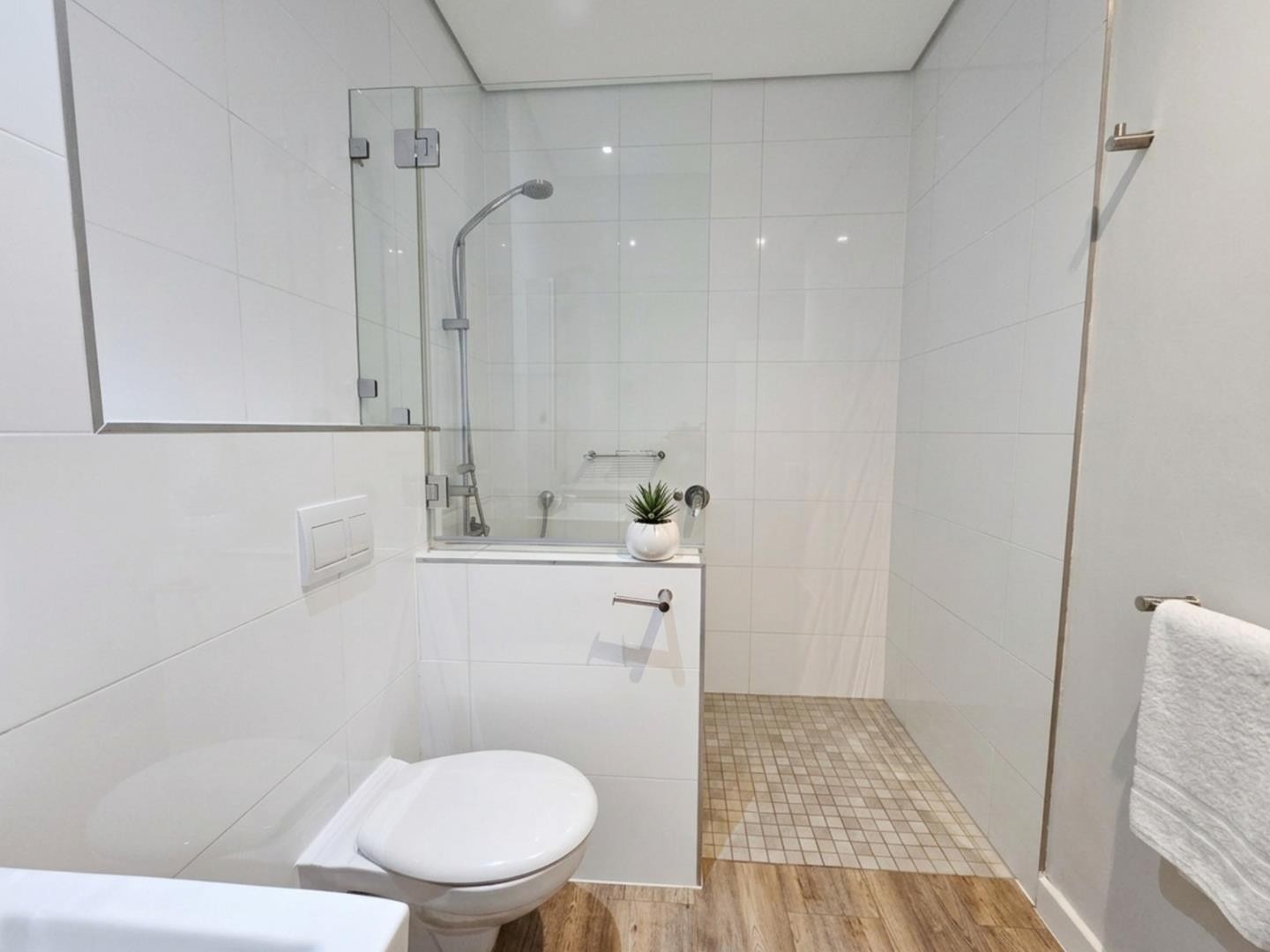 Apartment for sale in Plattekloof, Parow, 77 m²
