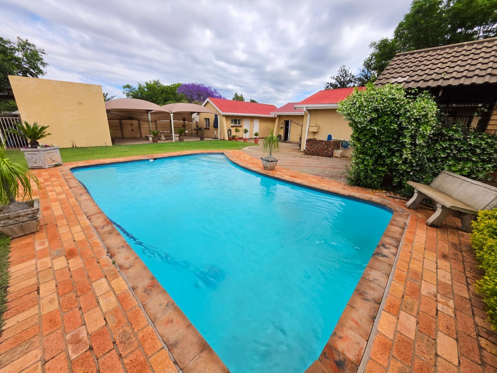 Spacious Family Home with Pool, Entertainment Area and Bachelor Flat!