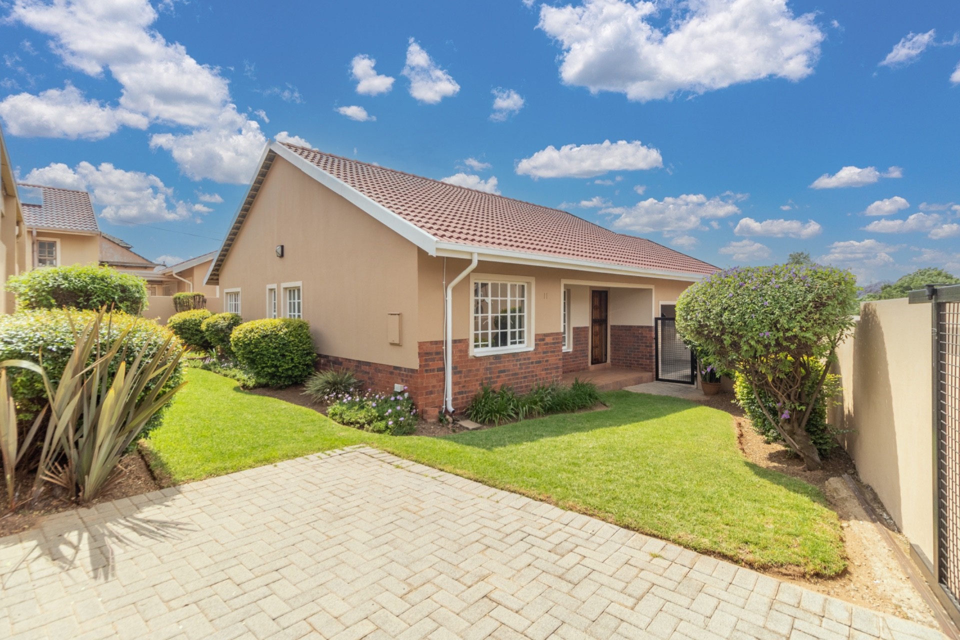 MOVE-IN-READY 2-BEDROOM, 2-BATHROOM HOME IN SOUTH CREST!
