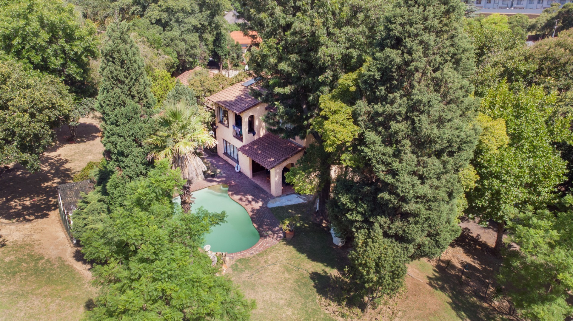 RARE INVESTMENT OPPORTUNITY - EXPANSIVE 10-BEDROOM PROPERTY
