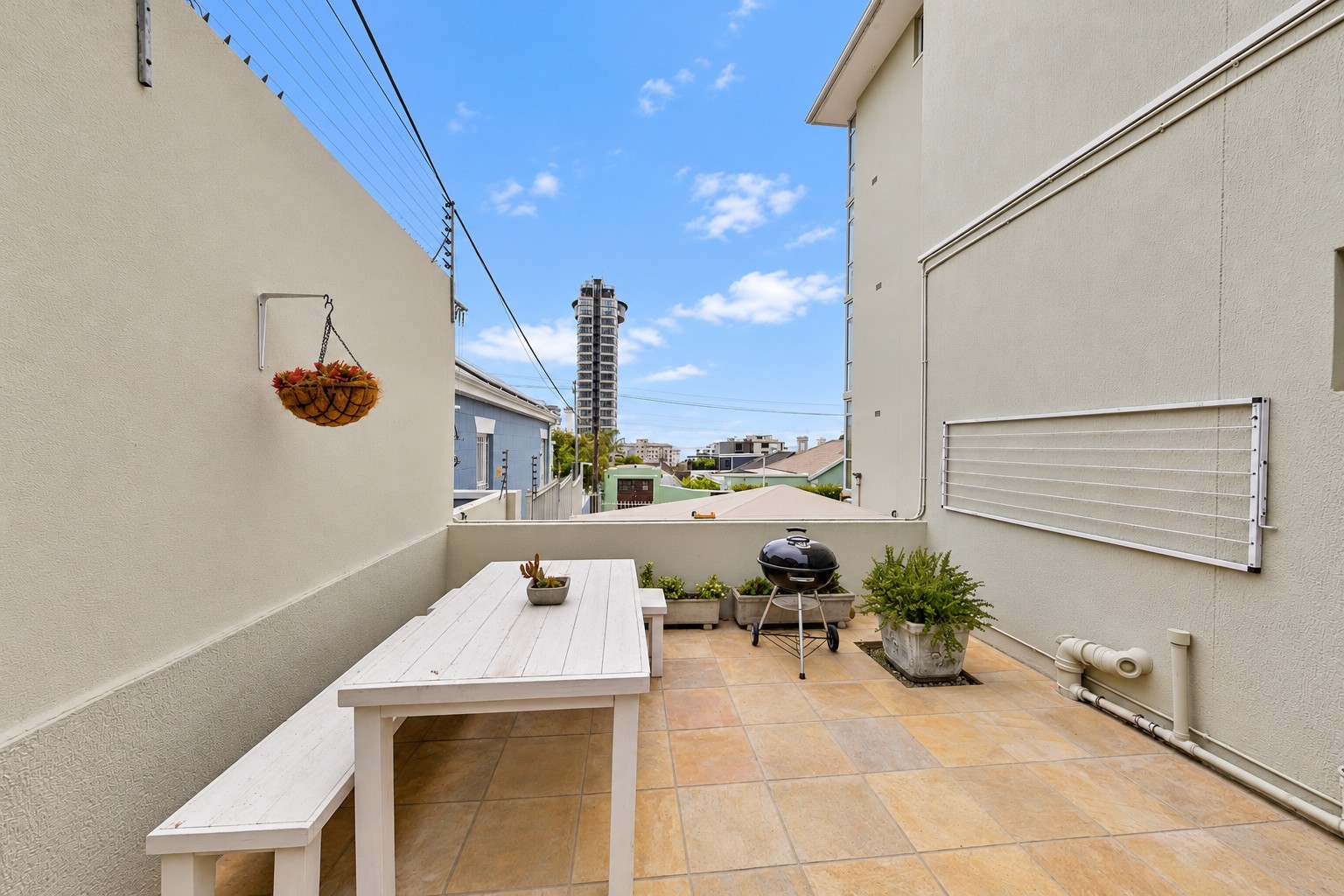 Spacious three bedroom lock and leave unit in the heart of Cape Town's Atlantic Seaboard